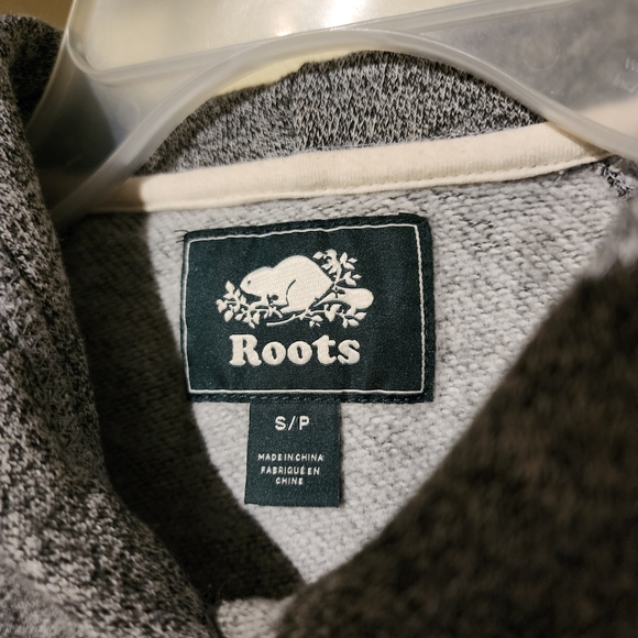 EUC ✅️ Roots Salt and Pepper Kanga Sweater - Picture 4 of 11